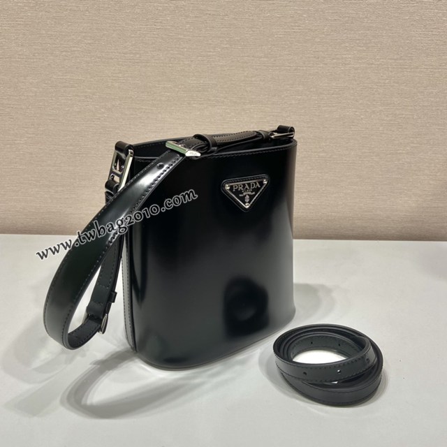 Prada專櫃新款亮面小牛皮水桶包 1BE059 普拉達肩背斜跨手提女包 csp1106